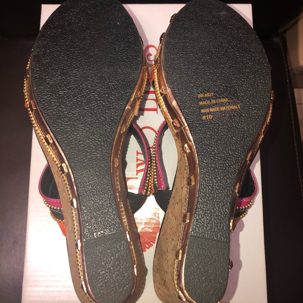 Two Lips Wedges - Picture 7 of 7